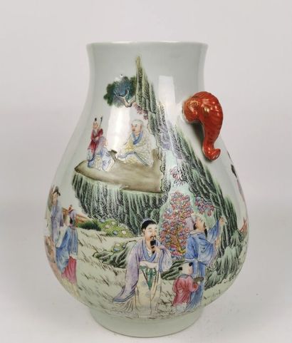 null CHINE.

Vase pansu en porcelaine et émaux polychromes à décor de scènes de leçons...