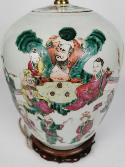 null CHINE, fin de la dynastie Qing (1644-1911).

Pot à gingembre en porcelaine et...