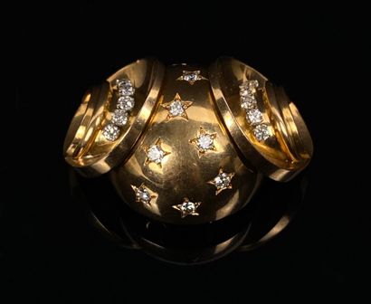 Broche en or jaune et diamants à décor de...