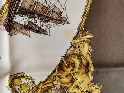 null HERMES Paris. 

Carré de soie imprimée, modèle "Silhouettes navales", à décor...