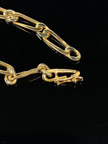 null Collier en or jaune et or blanc alternés.

L_58 cm.

29,83 grammes, 18K, 75...