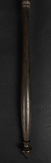 null Grande cuillère à punch en argent, la prise en bois tourné.

Province, 1798-1809.

L_37,4...