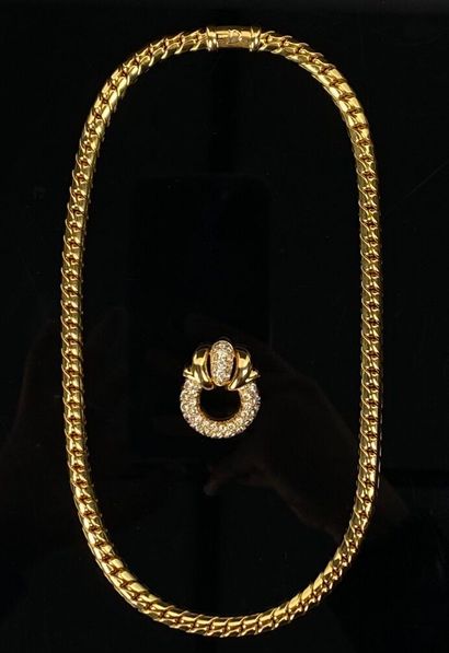 null Collier en or jaune, retenant un pendentif coulissant orné de diamants de taille...