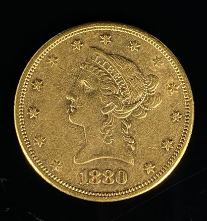  Une pièce de 10 dollars or Liberty, 1880. 
16,7 grammes.