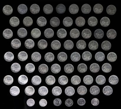 null Ensemble de pièces en argent comprenant :

- 23 pièces 5 Francs de 1960

- 7...
