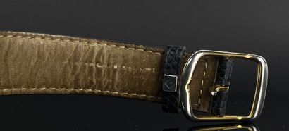 null TELDA.

Montre chronographe en or jaune, à deux compteurs.

Années 1950.

Bracelet...