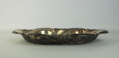 null Corbeille ovale en métal argenté de forme mouvementée.

L_36 cm.