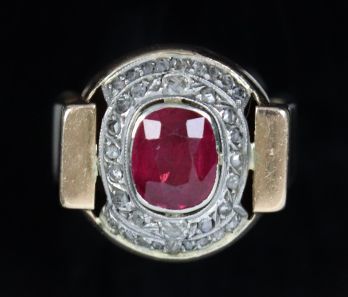 null Travail français des années 1930.

Bague en or jaune ornée d'un rubis synthétique,...