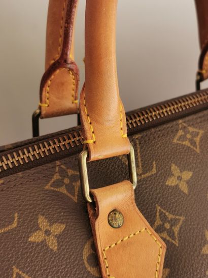 null LOUIS VUITTON, Paris.

Sac de voyage "Cruiser" en toile monogrammé et cuir naturel....