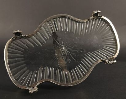 null Plateau à anses en cristal taillé et argent.

Style Louis XVI. Fin du XIXème...