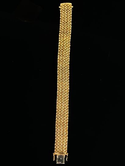 null Bracelet souple en or jaune tressé.

L_19,3 cm.

47,18 grammes, 18K, 750°/0...