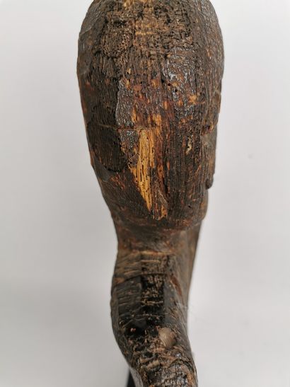 null Anthropomorphic figure.

Carved wood.

Probably India.

H_ 47.5 cm.