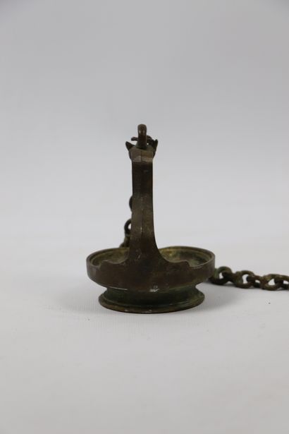 null Lota et lampe à huile

Fonte de laiton

Inde, XIXe siècle

Un lota à panse globulaire...