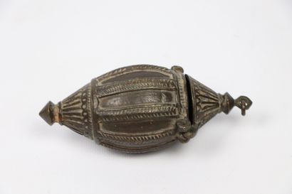 null Three lime tanks

Brass

India, 18th-19th century 

One of spherical form with...