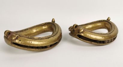 null Two pairs of Theyyam ritual anklets.

Bronze.

India, Kerala, 19th century.

L_...