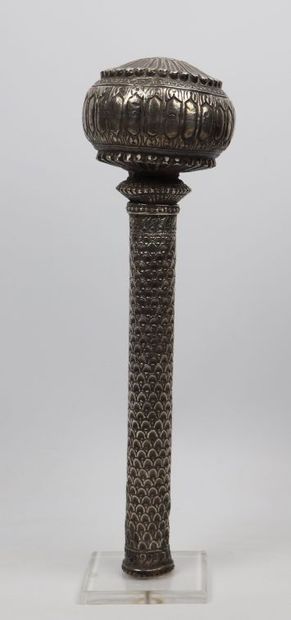 null Mass of guzberdar

Silver

India, 18th-19th century 

The handle is decorated...