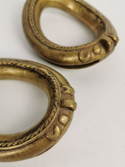 null Deux paires de bracelets de cheville de rituels Theyyam.

Bronze.

Inde, Kerala,...