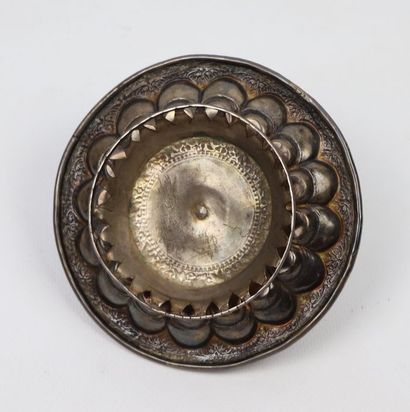 null Silver perfume box.

India, probably Deccan, 18th century 

This perfume container...