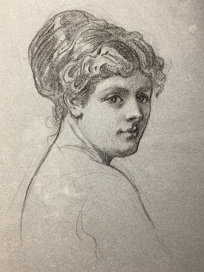 null French school of the 19th century.

Portrait of a woman.

Charcoal on paper.

H_46...