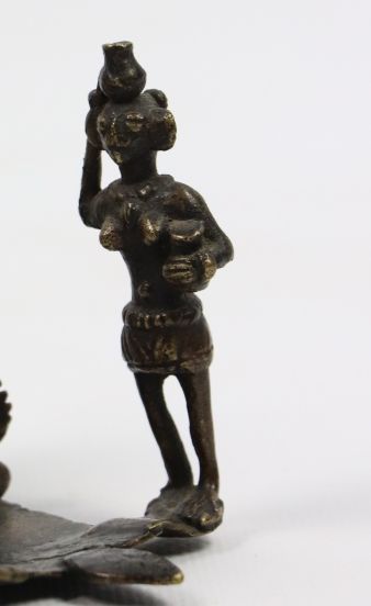 null Bronzes tribaux indiens

Bronze

Inde, 

Un groupe avec le personnage principal...