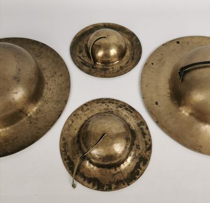 null Two pairs of cymbals.

Brass and leather.

Tibet.

H_ 4.8 cm W_ 21.7 cm

H_...