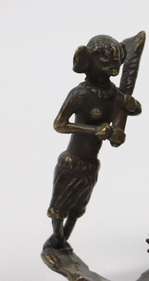 null Bronzes tribaux indiens

Bronze

Inde, 

Un groupe avec le personnage principal...