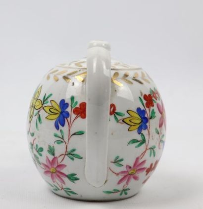 null Gardner teapot and small bowl 

Porcelain with polychrome and gold decoration...