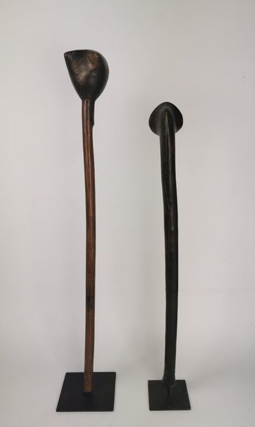 null Two scepters with stylized human and feline heads, beautiful patina of use.

H_50...
