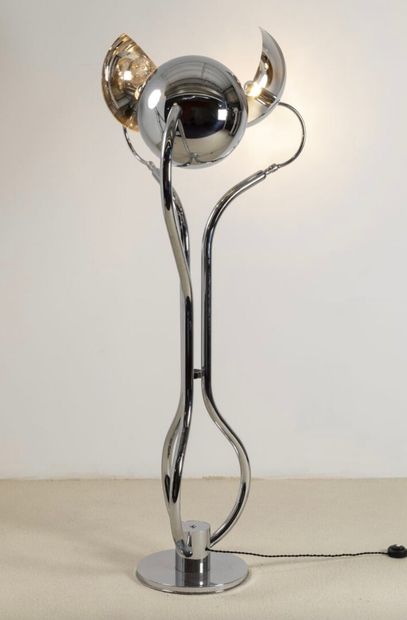 null Adalberto DAL LAGO.

Lampadaire en acier chrome, c.1970.

H_155 cm L_45 cm