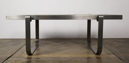 null Jacques BLIN (1920-1995).

Table basse en métal, le plateau orné de 49 carreaux...