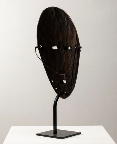 null LEGA Mask

Democratic Republic of Congo.

Wood, kaolin.

Face mask "idumu" of...