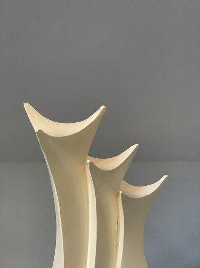 null French work.

Model / sculpture.

White glazed ceramic.

H_35 cm L_37 cm