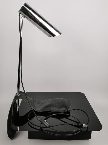 null Vico MAGISTRETTI.

Lampe Margaret, 2000.

Aluminium et cuir.

H_70 cm L_24 ...