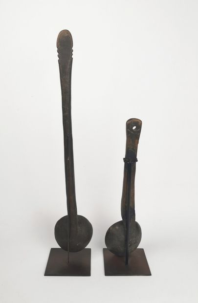 null CONGO.

Two spoons with long handles, beautiful patina of use. 

H_49 cm for...