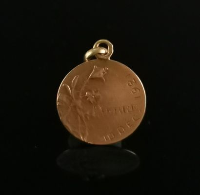 null Trois médailles religieuses en or jaune.

7,36 grammes, 18K, 750°/00