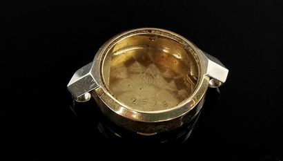 null Médaillon porte-pièce en or jaune et boitier de montre en or.

5,55 grammes,...
