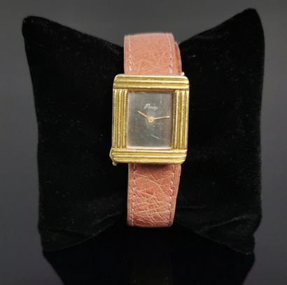 null POIRAY.

Montre de dame "Ma Première" en or jaune, cadran rectangulaire godronné...