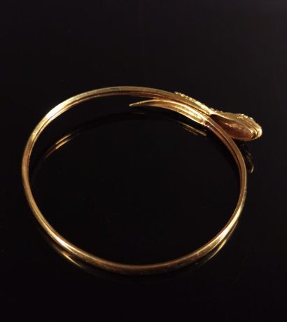 null Bracelet semi-rigide en or jaune figurant un serpent.

16.98 grammes, 18K, ...