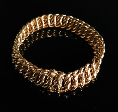 null Bracelet en or jaune, maille américaine. 

L_23,5 cm. 

Poids : 41,10 grammes,...