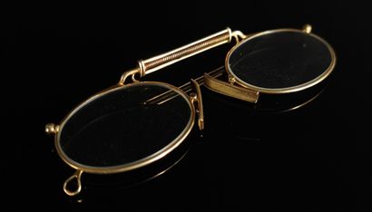 null Pair of yellow gold lorgnettes.

L_9 cm, in their case.

Gross weight: 11.58...