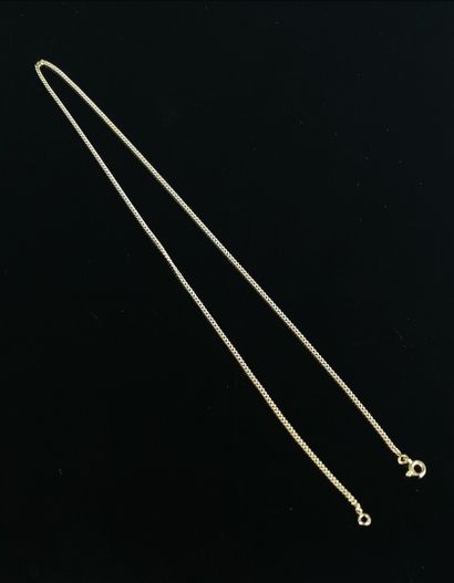 null Yellow gold chain.

L_ 39.4 cm.

2.92 grams, 18K, 750°/00