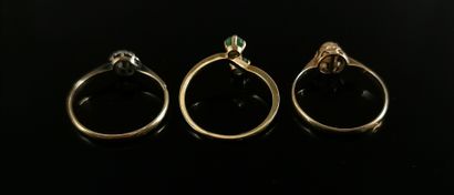 null Three rings in yellow gold, green stones, pearl and white stone.

Finger size...