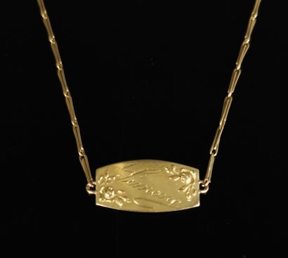 null Curb in yellow gold engraved "Simone". 

L_ 15,5 cm, approx.

2.76 grams, 18K,...