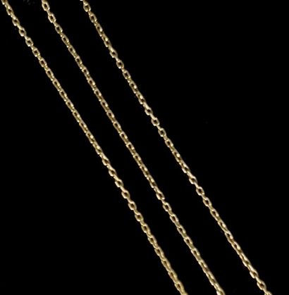 null Yellow gold chain with oval links. 

2.28 grams, 18K, 750°/00