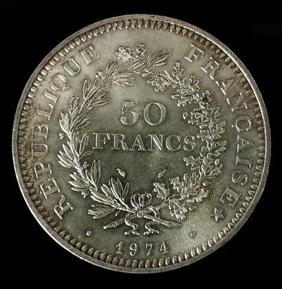null Ensemble de pièces en argent comprenant :

4 pièces de 50 francs Hercule, 1...
