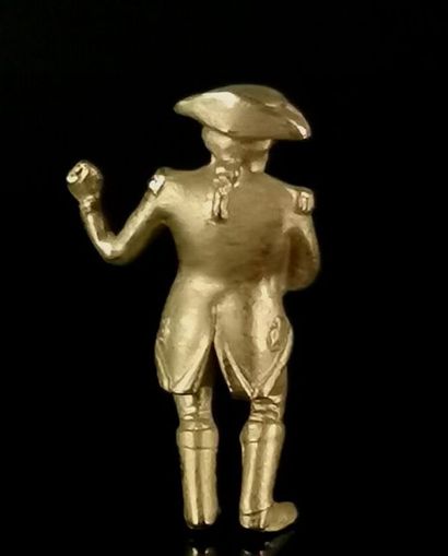 null Figurine en métal doré figurant Napoléon au bicorne, le bras levé. 

H_4 cm