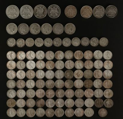 null Ensemble de pièces en argent comprenant :

4 pièces de 50 francs Hercule.

3...