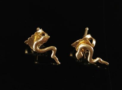 null Elements of earrings in yellow gold. 

2.49 grams ,18K, 750°/00