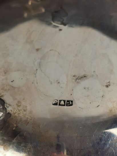 null Petite coupe tripode en argent égyptien.

H_ 3 cm, D_ 8 cm.

74,6 grammes, ...