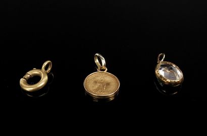 null Pendentif miniature religieux, fermoir et pendentif en or.

Poids brut : 1,17...